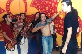 Angin malam sampaikan padanya ku disini bernyanyi untuknya dlayu band tak rela. Lirik Dan Chord Lagu Angin Dewa 19