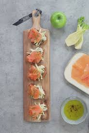 Crostinis Au Saumon Fume Tzatziki Pomme Et Fenouil Maison Foody En 2020 Tzatziki Saumon Fume Fenouil