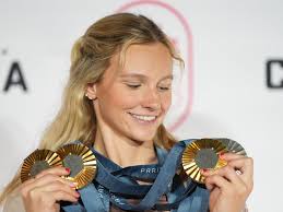 Canadian swimming star Summer McIntosh plans to train with Bob Bowman