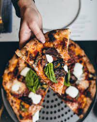 « pour faire dix assiettes de macaroni à la napolitaine. Pizzana Pignatiello Features Short Rib Braised For Hours To Create A Delicate Tender Roast Full Of Flavor Paired With Fior Di Latte Parmigiano Crema And Basil It S The Ultimate Weekend Indulgence
