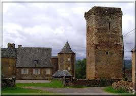Chateau De Tholet Gabriac Chateau Feodal Et Ruine Medievale Chateau Guyenne Chateau Fort
