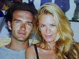 Por lo pronto, rebecca de alba no ha confirmado ni desmentido la información sobre su estado de salud en sus redes sociales. Rebecca De Alba Comparte Fotos De Ex Novios En Twitter