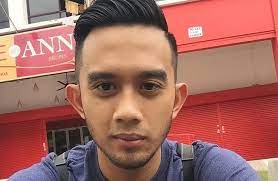 Mohd hafizudin bin alimudin (lahir 16 april 1989), juga dikenali sebagai fizi ali merupakan seorang penyampai radio dan pengacara malaysia. Biodata Fizi Ali Penyampai Radio Suria Fm Azhan Co