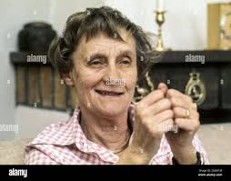 Mutter astrid -Fotos und -Bildmaterial in hoher Auflösung