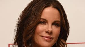 Kate Beckinsale randí s o 22 rokov mladším hercom: Keď uvidíte toho fešáka,  nebudete sa jej diviť!