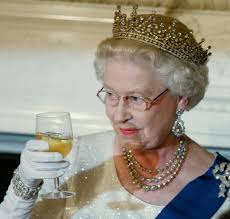Queen Elizabeth drinks champagne before ...