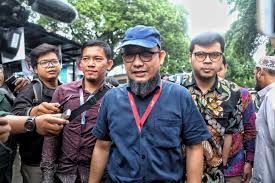 Novel baswedan (born 22 june 1977) is an indonesian investigator working for the corruption eradication commission (kpk) and a former officer of the indonesian police (polri). 1 Year Prison Sentence Demanded For Cops Who Allegedly Attacked Novel Baswedan National The Jakarta Post