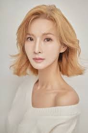 Amy So's Instagram, Twitter & Facebook