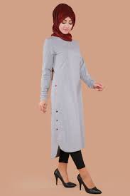 Sonbahar Kis Yanlari Aktif Dugmeli Tunik Gri Urun Kodu Bh2138 49 90 Tl Hijab Fashion Muslim Women Fashion Muslimah Fashion Outfits