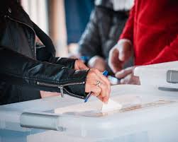 Los militantes de partidos que no forman parte de las primarias. Primarias Del 29 De Noviembre Quienes Pueden Votar Utalca