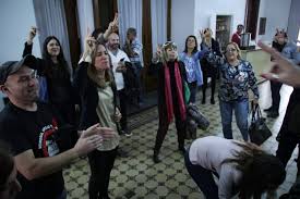 Victoria tolosa paz, referente kirchnerista y presidenta del consejo nacional de coordinación de políticas sociales, fue quien disparó una escalada en la temperatura del debate televisivo sobre la pandemia, cuando dijo frente a un legislador de la coalición cívica y un exministro de cambiemos: El Pasado 20 De Abril H I J O S La Victoria Tolosa Paz Facebook