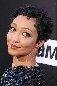 Black Actress With Short Hair The Best Celebrity Short Haircuts Of All Time Ruth Negga S Vintage Curly Pixie Cabelo Cabelo Curto Pixie Hairstyles