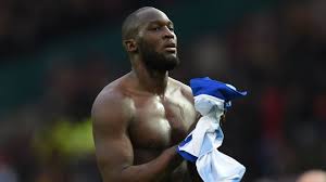 Romelu lukaku (belgium) right footed shot from the centre of the box to the bottom right corner. Carnet Rose Pour Romelu Lukaku Il Est Papa D Un Petit Romeo Rtl Sport
