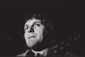 Retour sur un très bel article de septembre 1980 🌈🌈🌈 par la regrettée  Anne-Marie Paquotte, chroniqueuse chanson pendant 25 du Télérama. #telerama  ✨✨✨#julosbeaucarne #julosbeaucarnefondation lechanteurdusilence