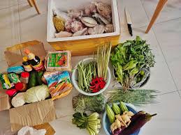 Chất bột (cacbohydrat), chất béo (), chất đạm (), khoáng chất, hoặc nước, mà con người hay động vật có thể ăn hay uống được, với mục đích cơ bản là thu nạp các chất dinh dưỡng nhằm nuôi dưỡng cơ thể hay vì. Nx6nwrwghlicem