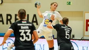 Itt a tankcsapda legújabb videóklipje, amelyben a prodidzsáj dumával elhíresült humorista, janklovics péter és a korhatáros szerelem színésznője, kovács patrícia is szerepel. Fradi Hu