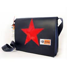 Shop stella & dot's bags collections online today. Borse In Plastica Riciclata Guareschi Media Nera Stella Rossa Messenger Handbag Spazio14