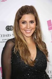 Yedi yaşında oyunculuk ve şarkı söylemeye başladı ve kültür sanat tiyatrosu'nda daha fazla eğitim aldı. Jamie Lynn Sigler Gives Birth To Baby Boy Mom Com