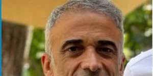 Γεννήθηκε στην αθήνα και ήταν γιος του σπύρου νιάρχου, εμπόρου λαδιών, και της ευγενίας κουμάνταρου. P Z9atth 0qkm