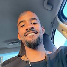 Derek Gomes's Instagram, Twitter & Facebook