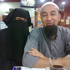 Thousands of spectators attend as interested in the style of presentation. Ustaz Azhar Idrus Azharustaz Twitter