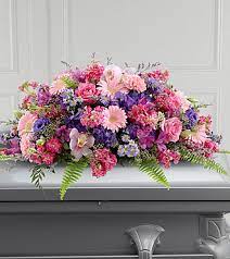 Funeral sprays from 1800flowers provide a custom floral tribute at a memorial or funeral. Ftd Glorious Garden Casket Spray Same Day Delivery Flowers Fast