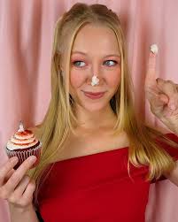 Make a wish 🎂🍓 All your dreams might come true !!! #birthdaypost #31years  #happybirthday