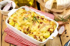 Tartiflette Traditionnelle Recette En 2020 Recette Tartiflette Recette De Plat Recettes De Cuisine