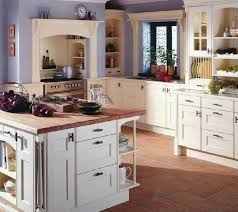 ¿quieres pintar muebles de cocina pero no tienes claro cómo? Cocinas Pintadas Con Los Colores De Moda 50 Ideas