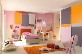 95 idee per dipingere la camera da letto con due colori colori & abbinamenti 23 aprile 2019 torniamo ad occuparci della scelta dei colori per pareti della camera da letto concentrandoci questa volta però sui diversi ed innumerevoli abbinamenti cromatici che sarà possibile adottare per creare un ambiente rilassante e raffinato al tempo stesso. Il Colore Delle Pareti Della Cameretta Non Solo Un Fatto Di Estetica