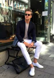 Black Blazer With Jeans Men Tenue Blazer Bleu Marine T Shirt A Manche Longue Gris Jean Blanc Baskets Basses En Toile Blanches White Jeans Men Blazer Outfits Men Mens Casual Outfits