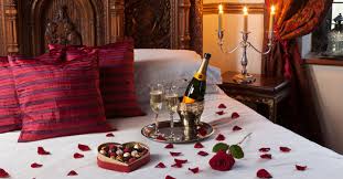 Celebrated on the 14th of february each year, this it is the one day of the year, when the world comes together to celebrate that wondrous feeling called love and lovers try to woo their beloveds in the best way that they can. Romantic Bedroom Ideas For Valentine S Day Home And Decoration