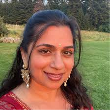 What is happening in Oak Trail Shores with police chase?