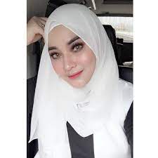 Selain karena cinta adalah anugerah ilahi, cinta apakah kau mengantarkan aku di dalam sarang serigala yang sedang kelaparan? Pin On Ainin Sofieya