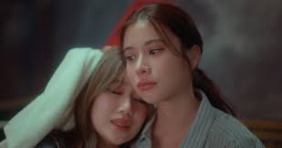 雪碧Kao (เก้า) 跟葉芷妤Jane真的要演GL泰百劇集了📍劇名：Love Design  📍劇情：當夢想的建築設計之路，變成了一場激烈競爭的戰場！ 「Ok-Bab」是一位充滿抱負的年輕建築師，決心證明自己的實力，並向曾經奪走她作品的學姊「