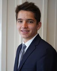 Local caddie earns scholarship to UO