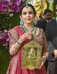 The diamond necklace nita gave sholka is known as 'l'incomparable'. Nita Ambani Gifts Her Daughter In Law Shloka Mehta A Wedding Present Worth A Whopping Rs 300 Crore Masala Com