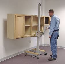 Jack Gabinete Gillift Mueva Los Armarios Superiores Kithen Installing Cabinets Installing Kitchen Cabinets Upper Cabinets