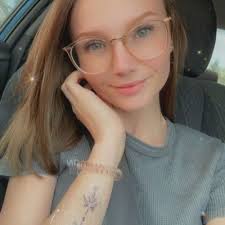 Ashley Thibault (@AshTibzet)