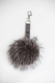 Breloque De Sac En Renard Http Www Fourrure Privee Com Fr Vente Accessoires Fourrure Accessoires Chaussures Accessoires De Fourrure Fourrure Pompon Fourrure
