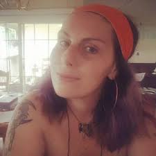 Vivian Dickinson's Instagram, Twitter & Facebook