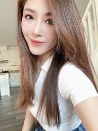 Emma Dumont @5A2an0sL9LuZrT