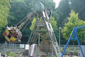Der freizeitpark lochmühle ist ein freizeitpark bei wehrheim in der nähe von bad homburg im taunus. Schinderhannesschaukel Freizeitpark Lochmuhle Freizeitpark Welt De