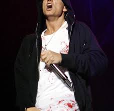 Die neuen sind auch böse. Ex Krawall Rapper Eminem Bietet Seine Hand Zum Handchenhalten An Welt