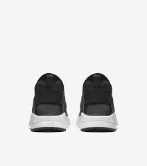 These huaraches running shoes from nike are closer to trail runners than casual runners, forming a sort of middle ground between the two designs. Nike Air Huarache Run Ultra Black Amp White Fur Damen Nike Snkrs De
