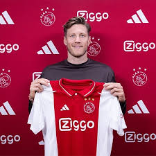 Futbol News | | Ajax complete signing of Wout Weghorst (32) from Burnley! ✓ | Instagram