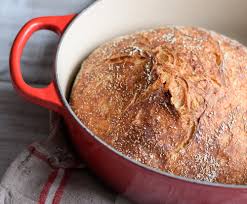 Pour changer de la baguette traditionnelle et industrielle, prenez le temps de réaliser une miche de pain maison. Pain Sans Petrissage En Cocotte Au Four Recette Infaillible Presque Magique Recette De Base