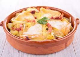 Le serveur nous (apporter) les plats. Top Plat Principal