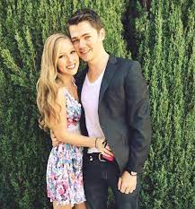 The talented actress has also worked in several theatre productions and commercials as well. Damian Mcginty Anna Claire Sneed Celtic Woman Celtic Thunder Couples In Love