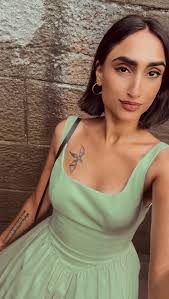 Hello! I'm a creative professional in my 30s with a love for beautiful  spaces and peaceful energy. I'll be moving with my feline sidekick, Ginny —  she's elegant, social, and expects to